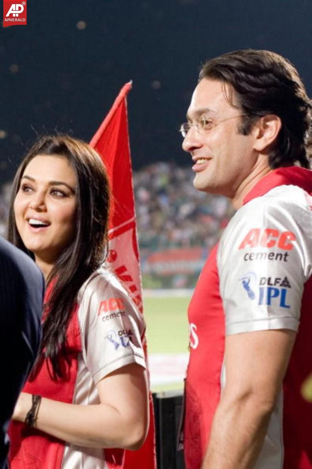 Preity Zinta Copule Rare Photos