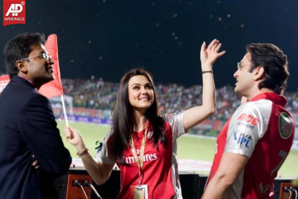 Preity Zinta Copule Rare Photos