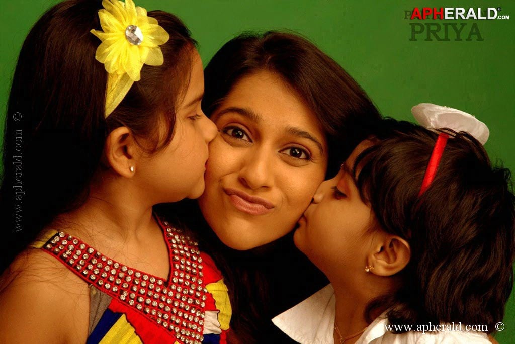 Priyamudan Priya Tamil Movie Pics