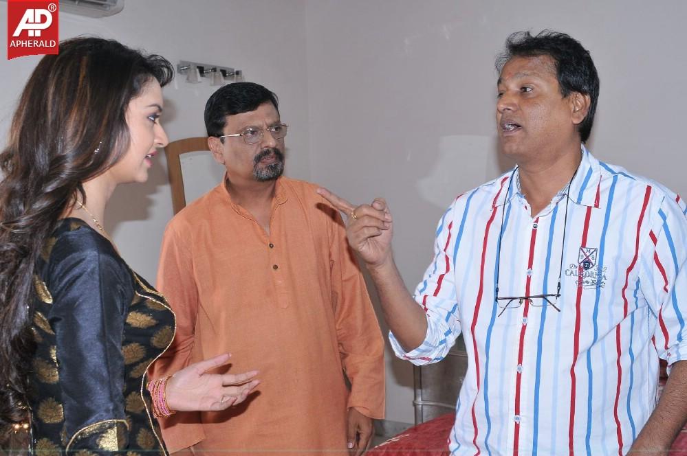 Pyar Mein Padipoyane Working Stills