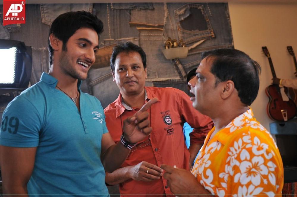 Pyar Mein Padipoyane Working Stills