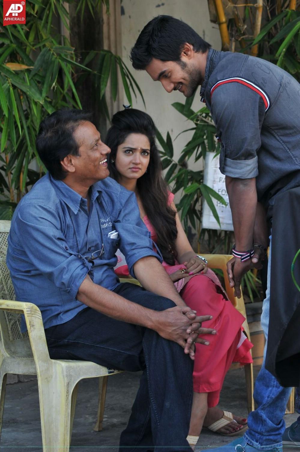 Pyar Mein Padipoyane Working Stills