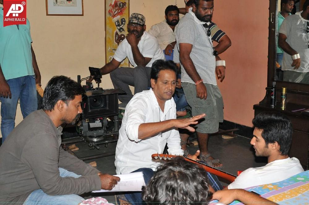 Pyar Mein Padipoyane Working Stills