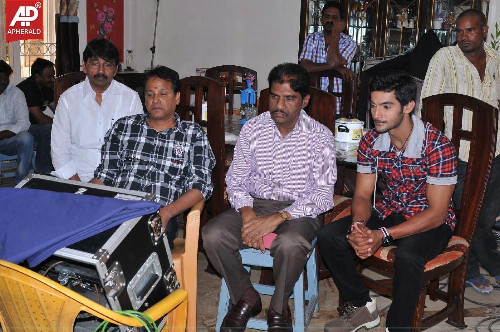 Pyar Mein Padipoyane Working Stills