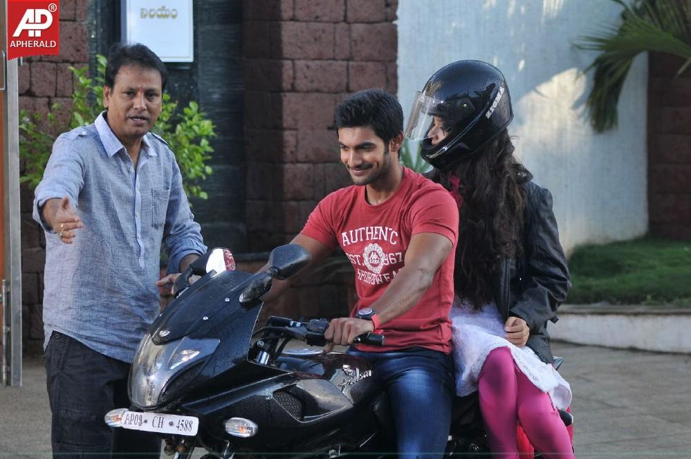 Pyar Mein Padipoyane Working Stills