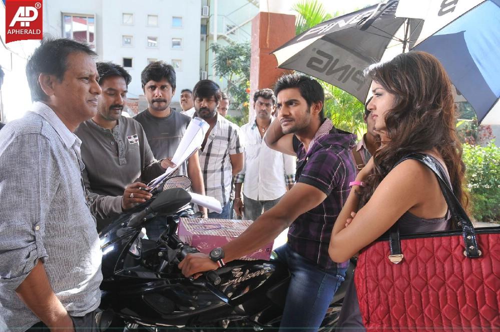 Pyar Mein Padipoyane Working Stills