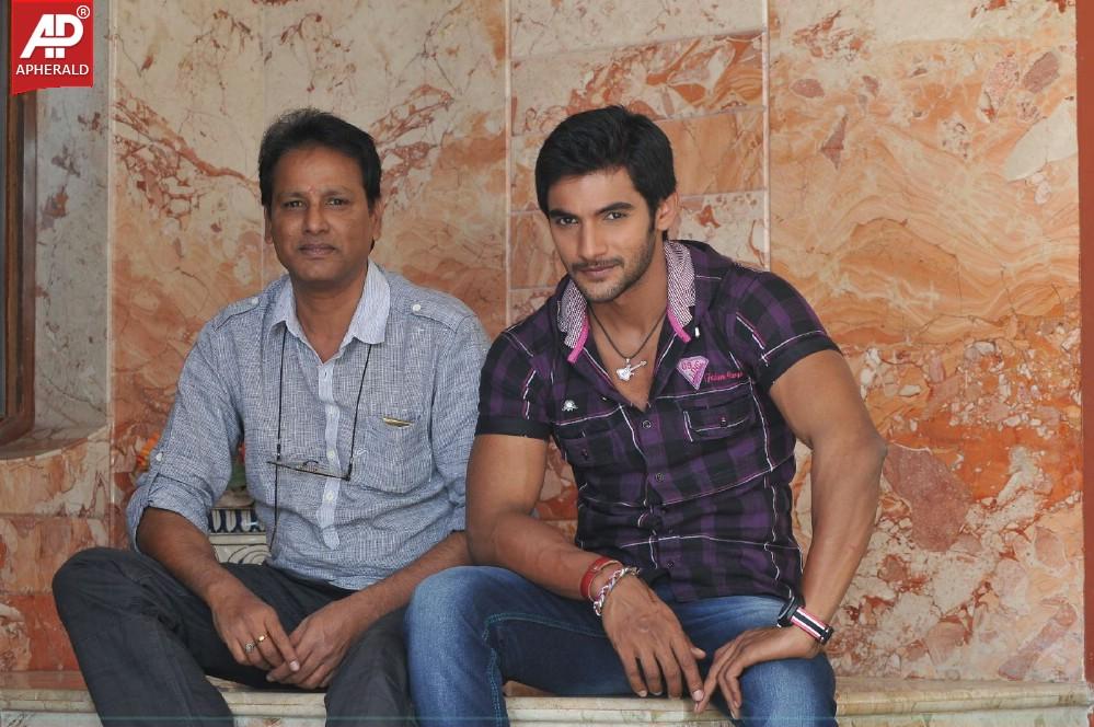 Pyar Mein Padipoyane Working Stills