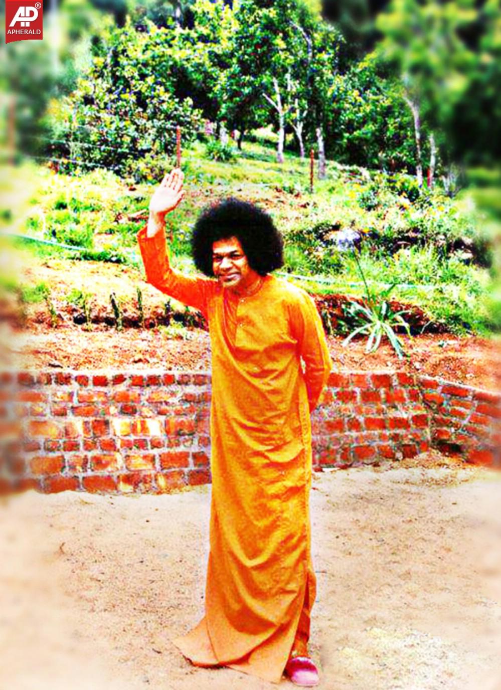 Sri Satya Sai Baba Rare Photos