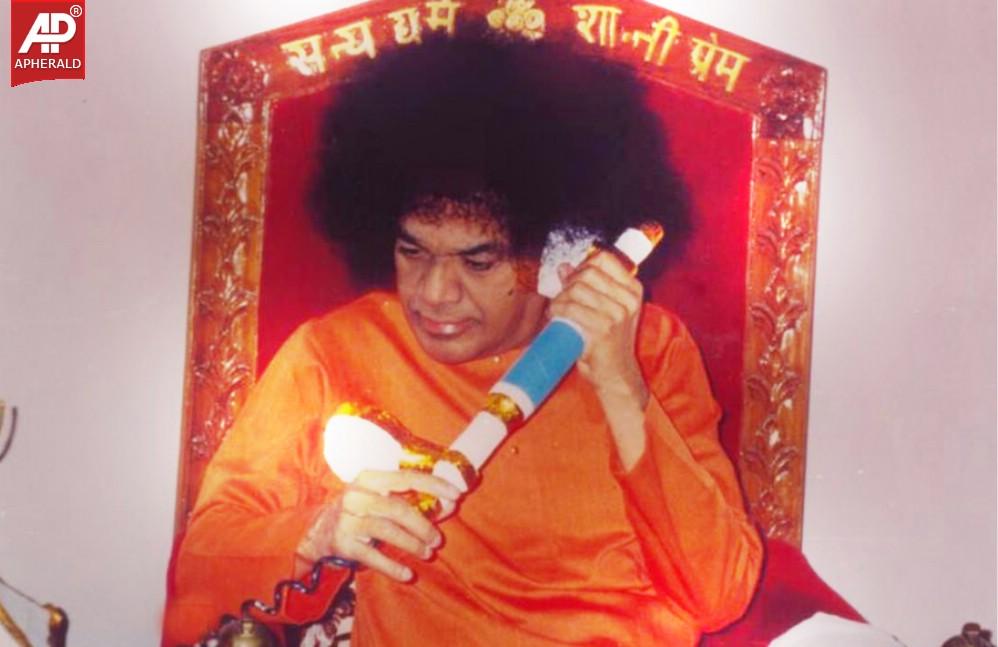 Sri Satya Sai Baba Rare Photos