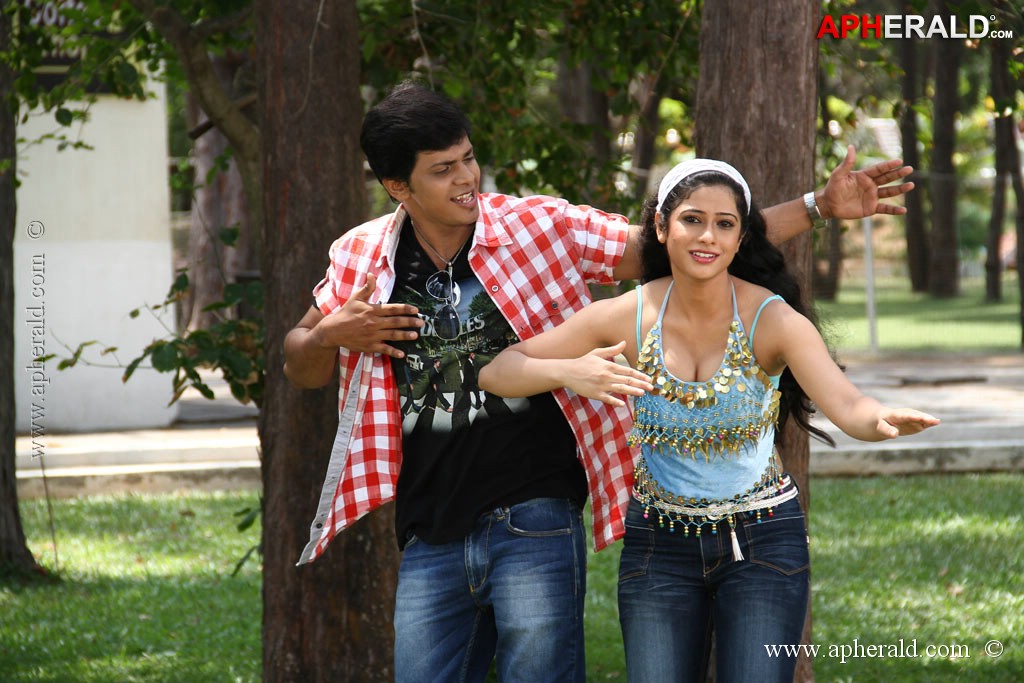 Sutta Pazham Sudatha Pazham Movie Stills