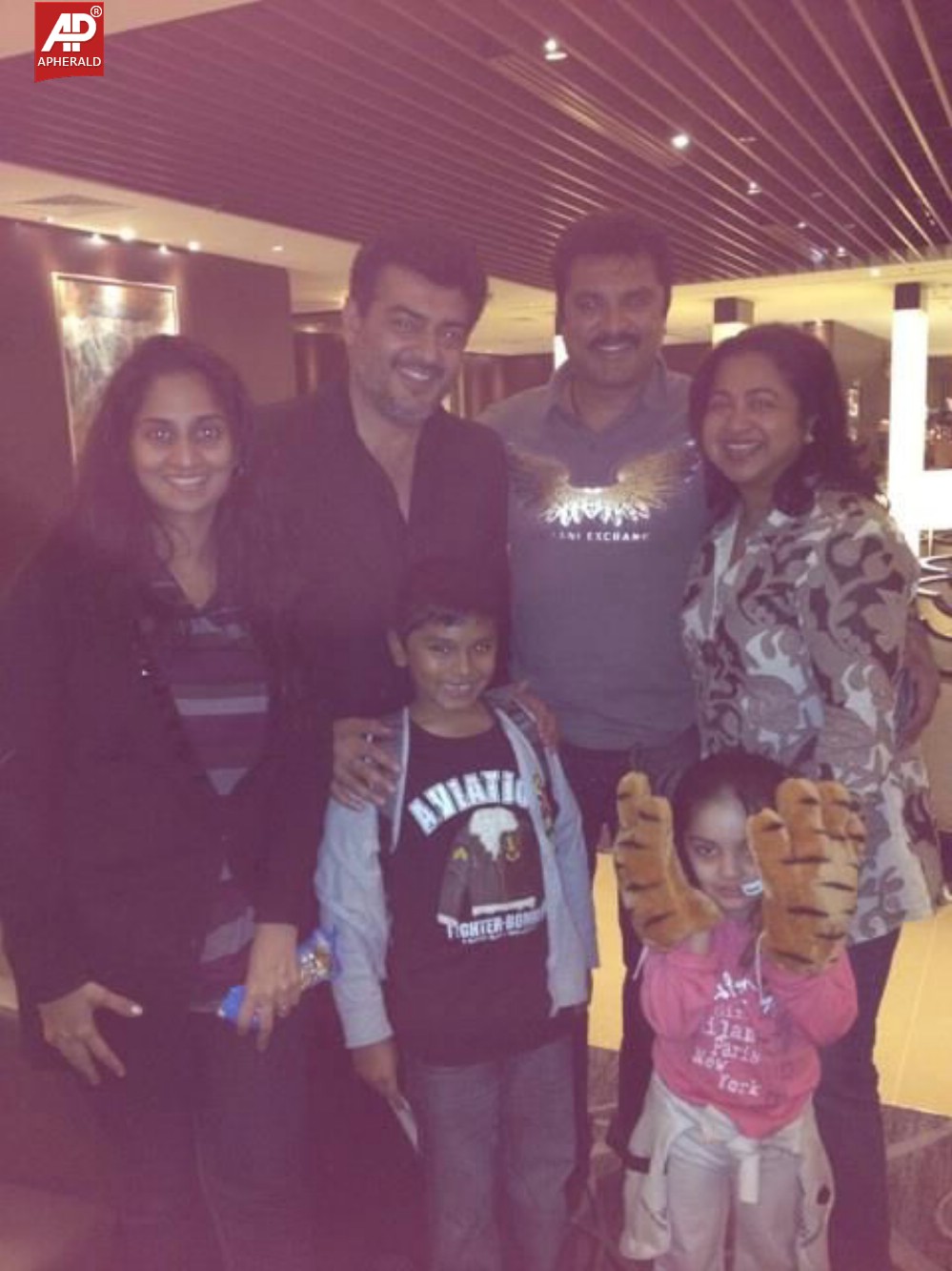 tamil actor ajith family photos