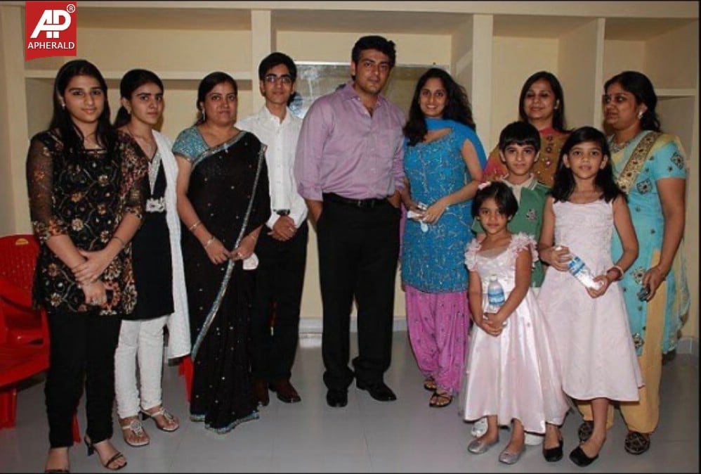 tamil actor ajith family photos