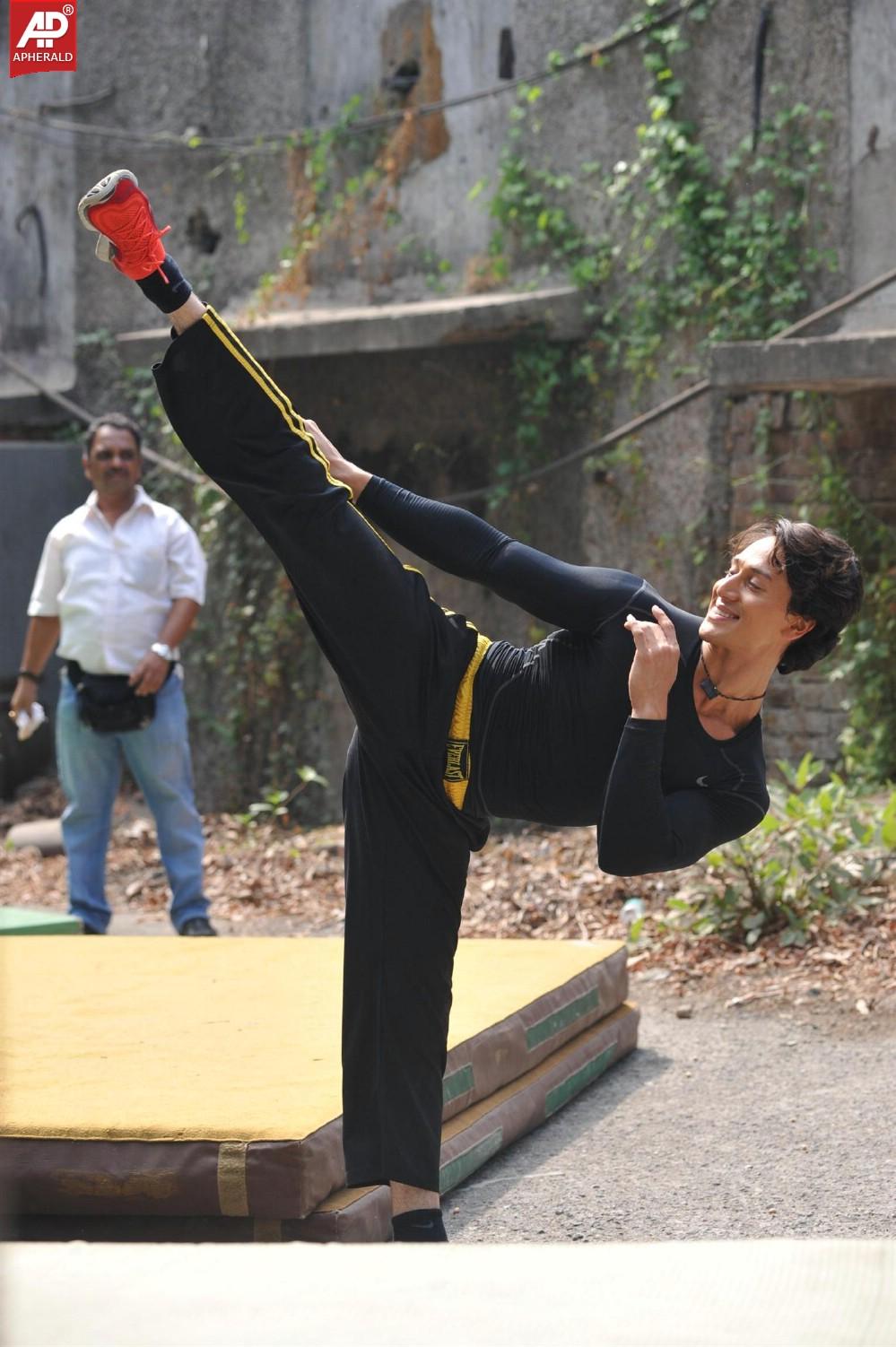 Tiger Shroff Stunt Performance