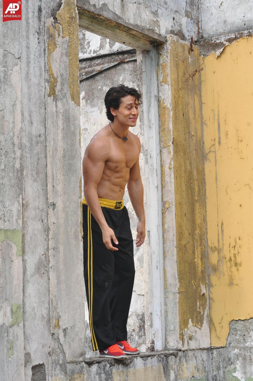 Tiger Shroff Stunt Performance