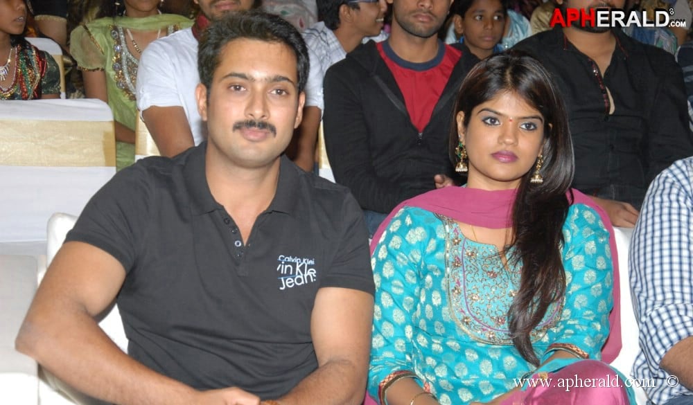 Uday Kiran with wife photos