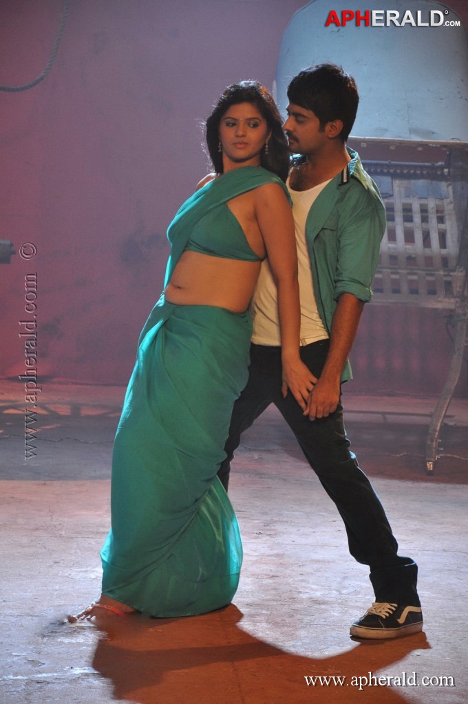 Uyirukku Uyiraga Tamil Movie Hot Stills