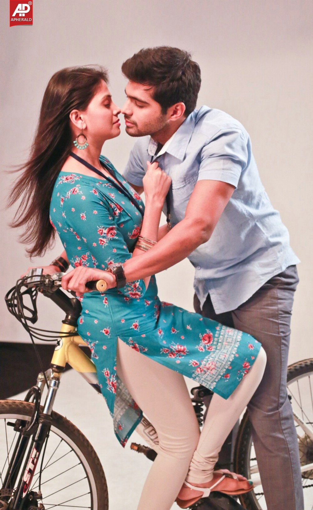 Weekend Love Movie New Stills