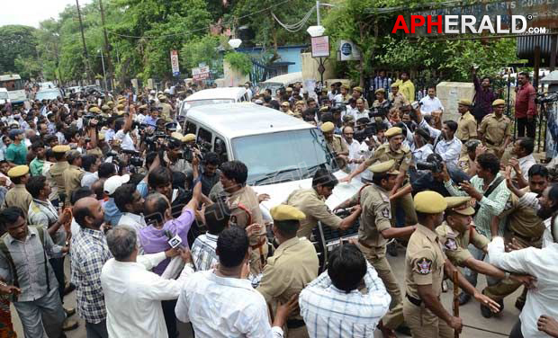 YS Jagan Latest (Jail) Photos