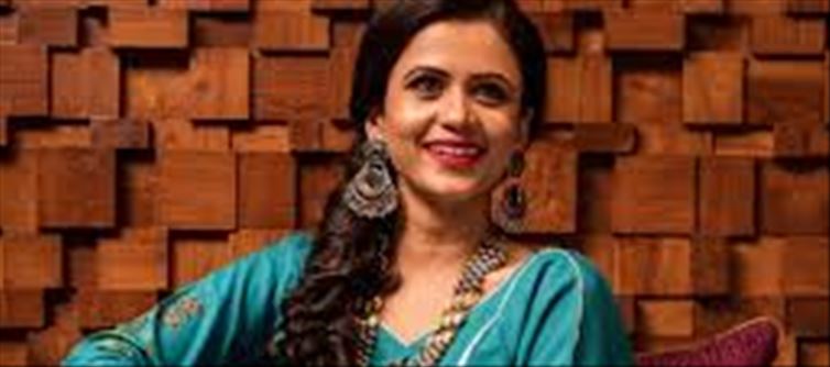 Tamil TV Anchor Manimegalai Quits Cooku with Comali 5