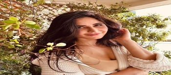 Katrina Kaif Is Porn Star - Katrina Kaif taken off her zip to show Cleavage.