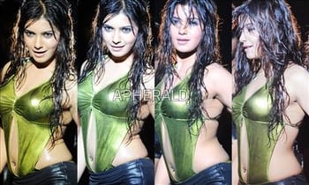 Anjali Heroine Xxx - Samantha gets Wet and Hot - View Photos