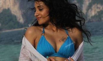 350px x 210px - Trisha got Name and Fame due to her Sex Scandal Bathing Video... says Sri  Reddy
