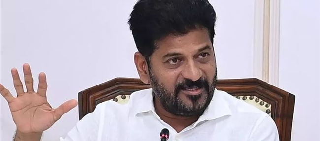 హెచ్‌సీయూ భూముల వివాదం.. రేవంత్‌ రెడ్డి అనవసరంగా కెలుక్కుంటున్నారా?