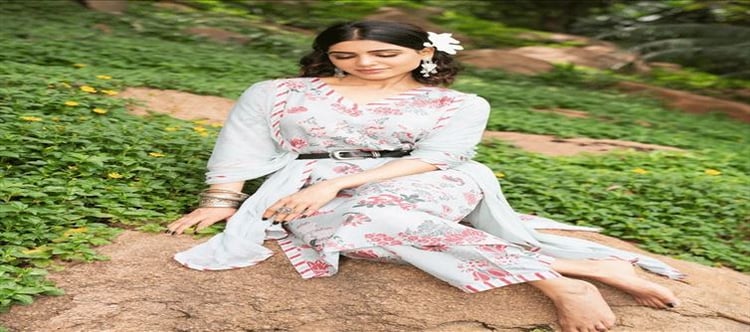 Samantha S Sizzling Look In Latest Floral Photos.