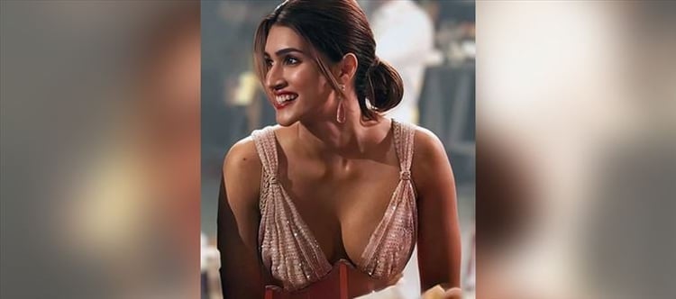 750px x 332px - Eeww What is this Kriti Sanon? Fans Worried