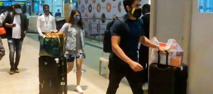 Samantha and Naga Chaitanya TOGETHER at Hyd Airport