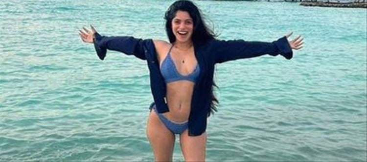 Samantha Akkineni Xxx - Tamil Beauty stuns in Two Piece Bikini - Hot Photos
