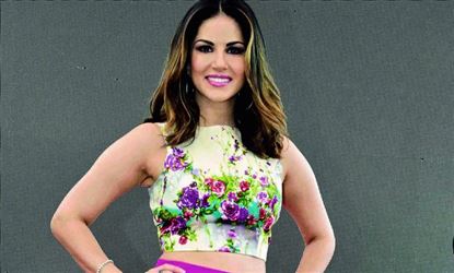 Sunny Leone Kidnaped - Hyderabad Fans gifted to see Sunny Leone Perform Live