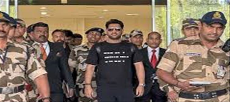 Dhoni came to Chennai with a hidden message in his T-shirt..!?