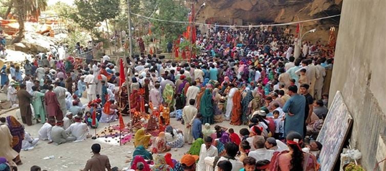Has Hindu population in Pakistan increased or decreased?