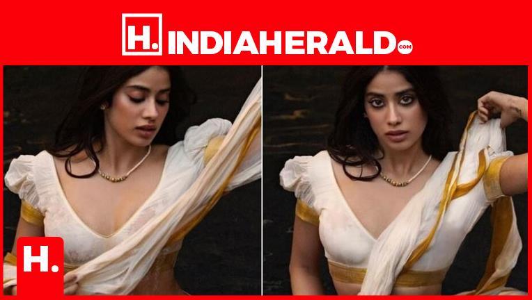 Oops Moment For Janhvi Kapoor In White Saree Hot Photos