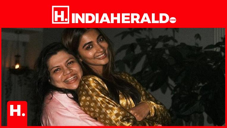 PICS - Pooja Hegde Hugs and Kisses GIRLS in Private Party