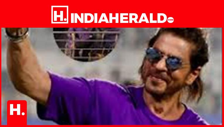 Shah Rukh Khan Reached Kolkata With Children For Ipl Match