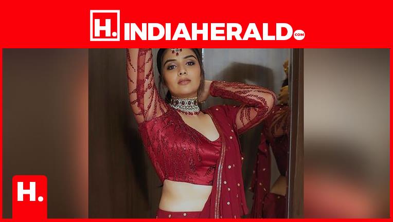 Kajal Aggarwal Sexy Fuck - Sreemukhi Hot Hip Show - 10 Photos