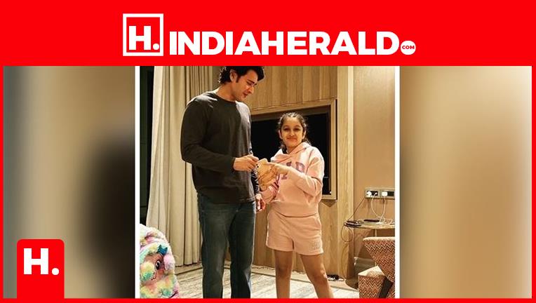 Mahesh Babu wandert mit Tochter Sitara in der Schweiz