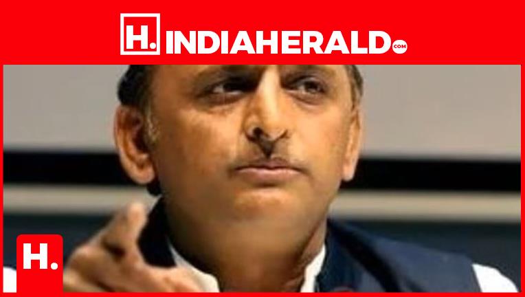 Akhilesh Yadav surrounded in his own house?