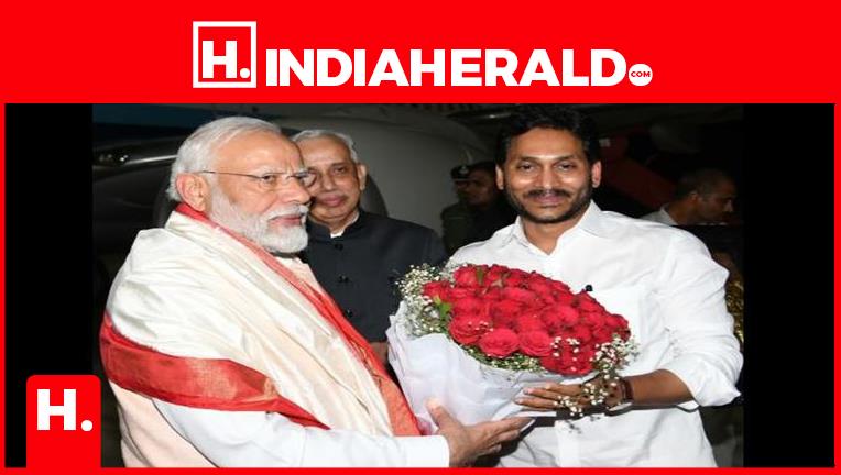 Modi Arrives In Tirupati Jagan Kiran Kumar Reddy Welcomed 1299