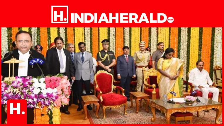 Telangana Governor Tamilisai Standing Telangana Cm Kcr Si